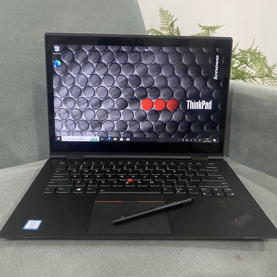 X1 YOGA CORE i7 8TH GEN